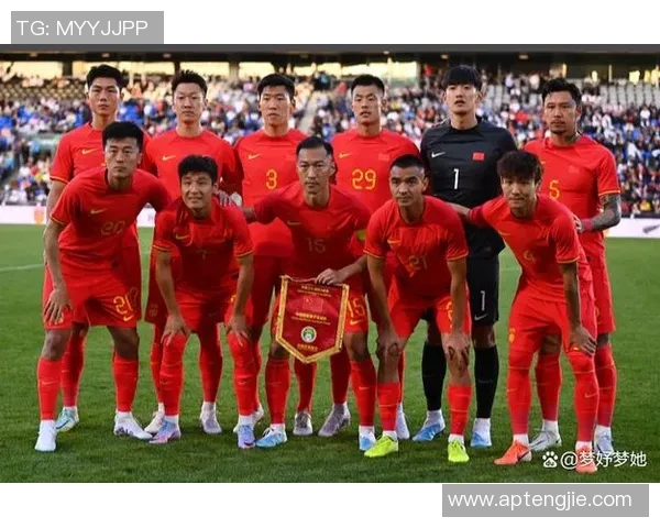 足球明星与中国功夫的完美结合展现运动精神与文化魅力 足球明星与中国功夫的完美结合展现运动精神与文化魅力